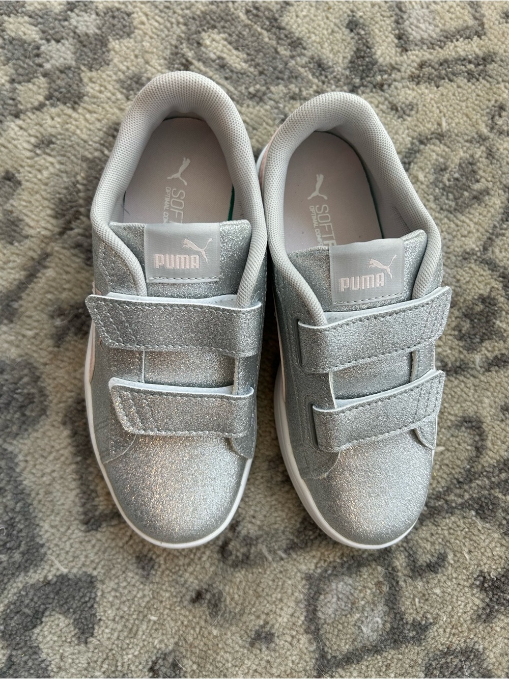 💗 NWT! Puma Kids Silver Glitter Sneakers with Pink Stripe - Picture 2 of 8